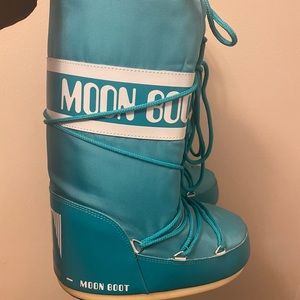 Moon Boots